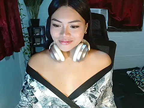 Snapshot of naughtyhothailey chatting on June 27, 11:10 pm naughtyhothailey online show from June 27, 11:10 pm