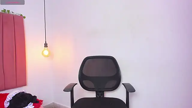 ana foxi online show from April 17, 9:40 pm