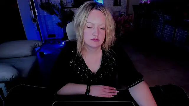 Snapshot of MariemLui chatting on November 7, 2:06 pm MariemLui online show from November 7, 2:06 pm