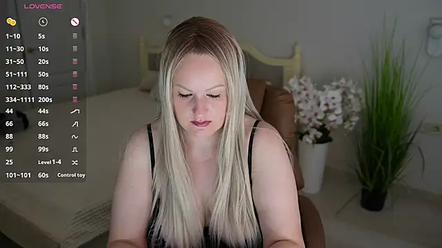 Snapshot of MariemLui chatting on May 19, 7:47 am MariemLui online show from May 19, 7:47 am