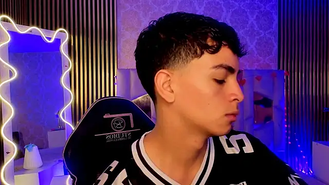 LIHIAN TAY online show from April 5, 12:46 pm