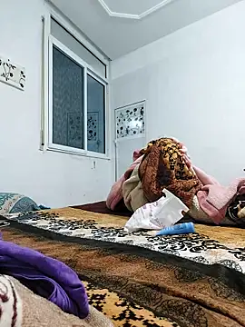 rousaa online show from April 16, 9:15 pm