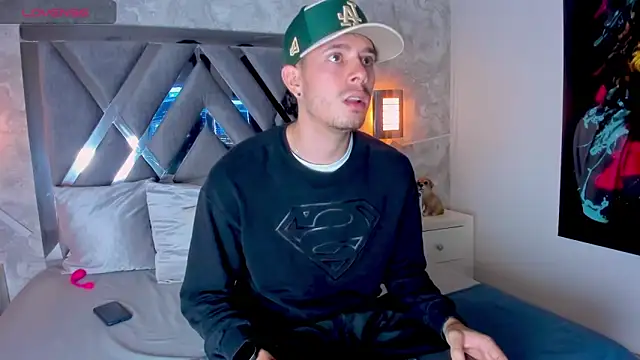 nils saint online show from November 14, 4:55 am