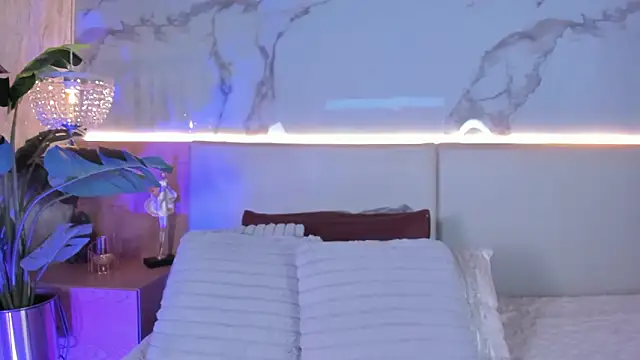 ValSmith  online show from March 9, 3:43 am