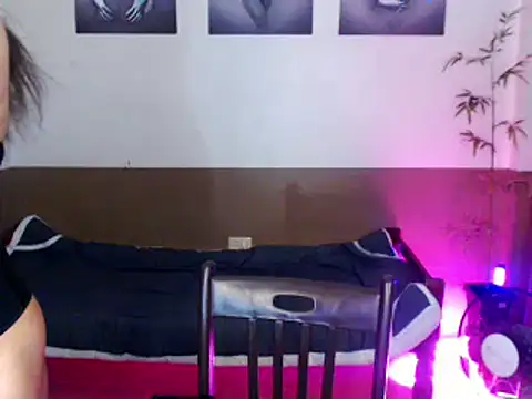Snapshot of Spicy_kinky chatting on May 23, 10:47 pm Spicy kinky online show from May 23, 10:47 pm