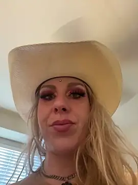 Snapshot of bimbopixxxie chatting on December 19, 11:45 pm bimbopixxxie online show from December 19, 11:45 pm