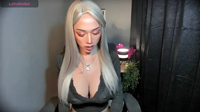 AiraCumSlut online show from April 4, 5:54 pm