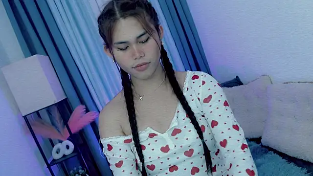 PrettyBlythes TS online show from February 18, 7:37 am