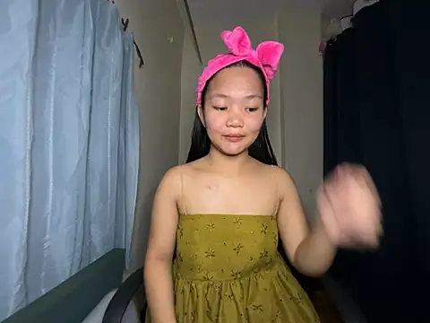 Snapshot of princess_janine chatting on August 7, 4:36 am princess janine online show from August 7, 4:36 am