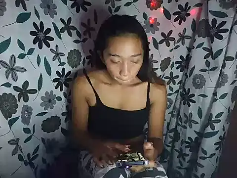 Snapshot of Virgen_christine01 chatting on November 17, 6:14 pm Virgen christine01 online show from November 17, 6:14 pm