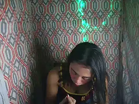 Snapshot of Virgen_christine01 chatting on November 19, 2:17 pm Virgen christine01 online show from November 19, 2:17 pm