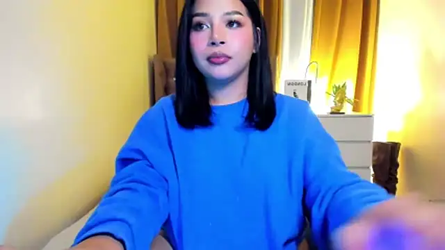 LauraLoove online show from December 3, 5:00 pm