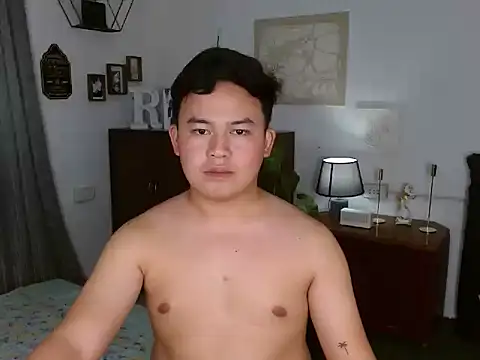 Snapshot of annocentboy chatting on October 2, 3:52 pm annocentboy online show from October 2, 3:52 pm