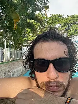 Snapshot of Luxx_14 chatting on November 30, 9:08 pm Luxx 14 online show from November 30, 9:08 pm