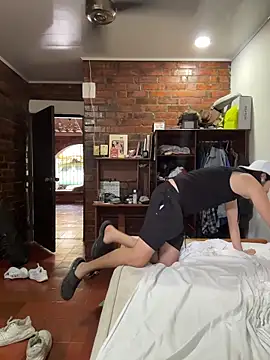 Snapshot of Luxx_14 chatting on December 21, 4:36 pm Luxx 14 online show from December 21, 4:36 pm