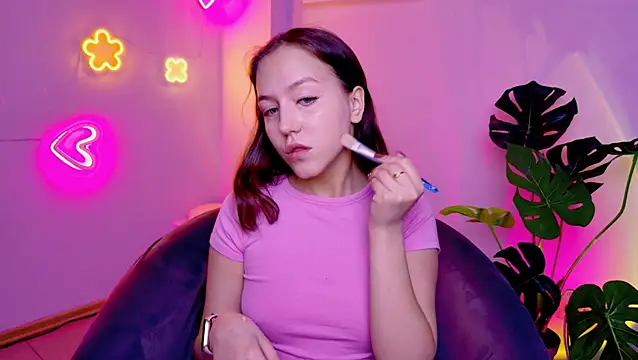 CindySparkl online show from February 1, 8:24 am