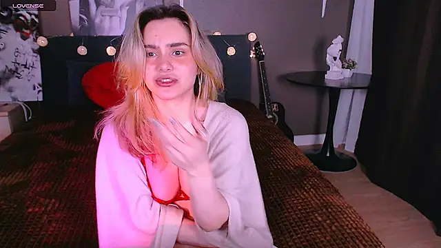 Snapshot of Chloe_Ravens chatting on September 11, 8:20 pm Chloe Ravens online show from September 11, 8:20 pm