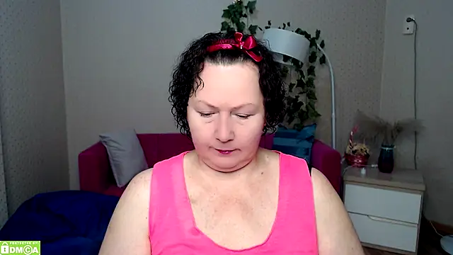 Snapshot of milf_hornys chatting on December 5, 4:25 pm milf hornys online show from December 5, 4:25 pm