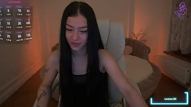 Snapshot of FataleNellie chatting on May 20, 8:59 pm FataleNellie online show from May 20, 8:59 pm