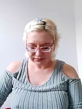Snapshot of VikaKing chatting on September 30, 8:52 am VikaKing online show from September 30, 8:52 am