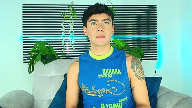 CamiiGuzmanX online show from January 12, 8:47 pm