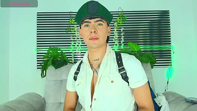 CamiiGuzmanX online show from January 16, 8:02 pm