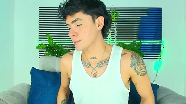 CamiiGuzmanX online show from February 5, 8:02 pm