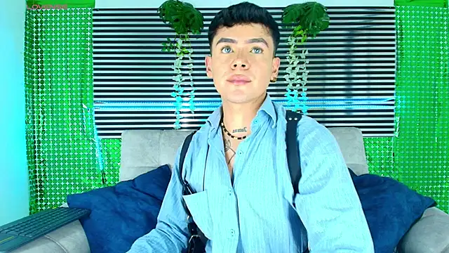 CamiiGuzmanX online show from March 21, 8:23 pm