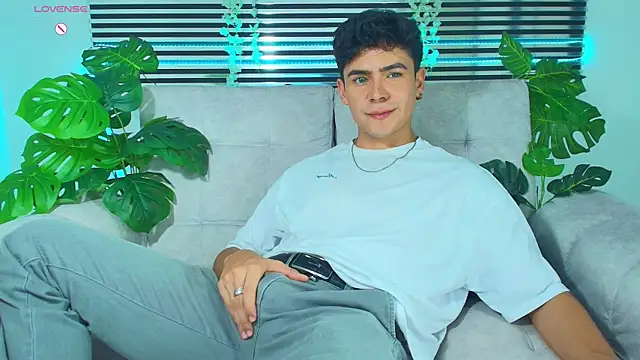 CamiiGuzmanX online show from April 8, 11:48 pm