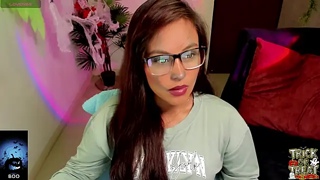 Snapshot of Cameroon-Diaz chatting on October 30, 1:56 pm Cameroon-Diaz online show from October 30, 1:56 pm