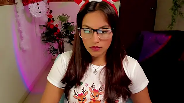 Snapshot of Cameroon-Diaz chatting on December 1, 1:49 pm Cameroon-Diaz online show from December 1, 1:49 pm