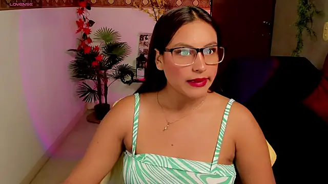 Snapshot of Cameroon-Diaz chatting on February 9, 1:48 pm Cameroon-Diaz online show from February 9, 1:48 pm