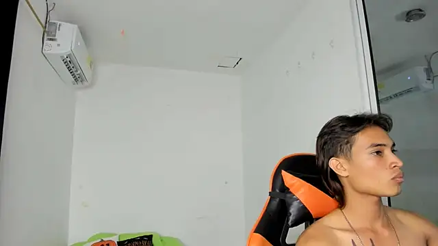 Snapshot of kenshi_roa chatting on November 25, 5:07 am kenshi roa online show from November 25, 5:07 am