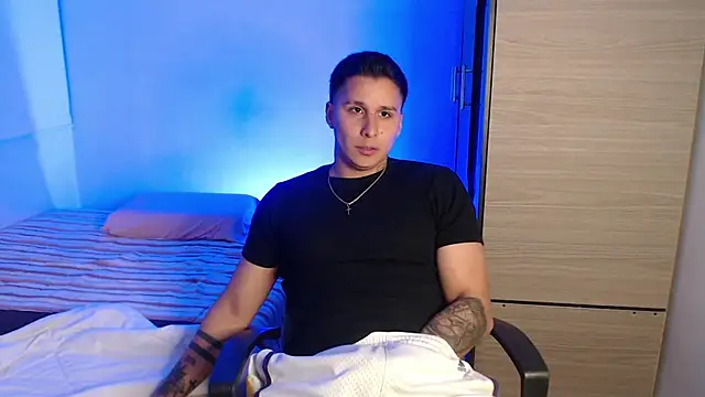 valentinosex1 online show from February 16, 11:45 pm