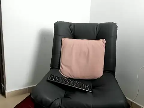 axel davis  online show from December 1, 9:03 am