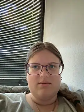 Snapshot of CurvyPaar2 chatting on September 28, 8:42 am CurvyPaar2 online show from September 28, 8:42 am