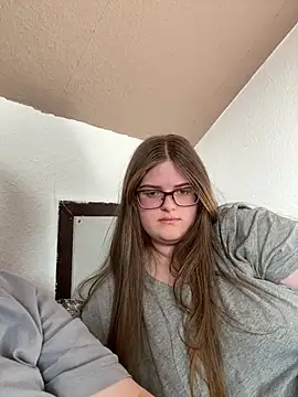 Snapshot of CurvyPaar2 chatting on February 15, 10:25 am CurvyPaar2 online show from February 15, 10:25 am