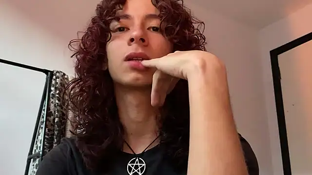 camille delrey online show from February 18, 11:01 pm