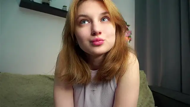 Snapshot of EasterBonney chatting on October 9, 10:57 am EasterBonney online show from October 9, 10:57 am