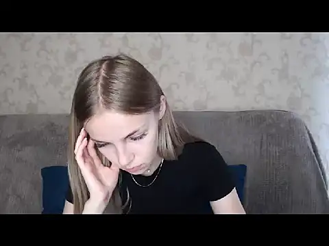 Snapshot of HitGyrl chatting on September 18, 8:16 am HitGyrl online show from September 18, 8:16 am