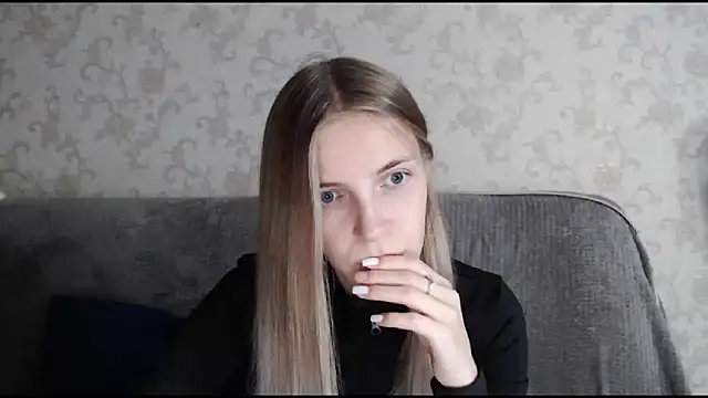 Snapshot of HitGyrl chatting on October 7, 1:03 am HitGyrl online show from October 7, 1:03 am