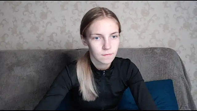 Snapshot of HitGyrl chatting on October 8, 1:03 am HitGyrl online show from October 8, 1:03 am