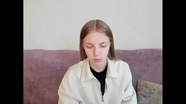 Snapshot of HitGyrl chatting on October 15, 1:17 am HitGyrl online show from October 15, 1:17 am