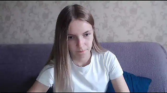 Snapshot of HitGyrl chatting on October 29, 8:16 am HitGyrl online show from October 29, 8:16 am