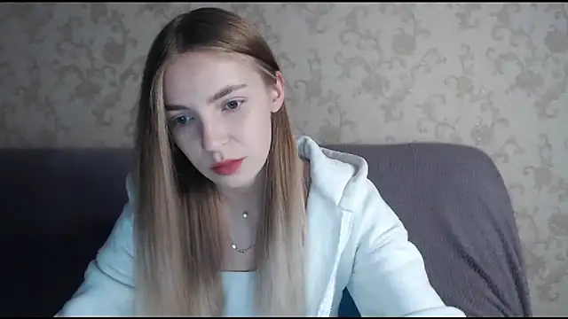 Snapshot of HitGyrl chatting on November 9, 1:04 am HitGyrl online show from November 9, 1:04 am