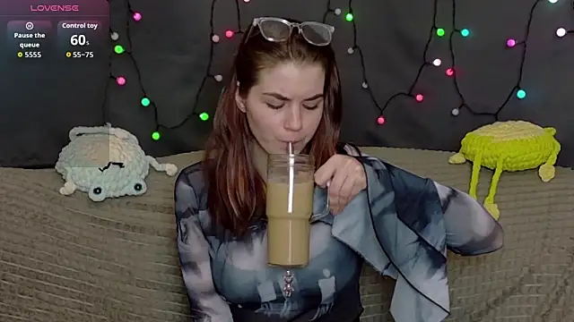 Snapshot of ElzaBlis chatting on December 20, 2:57 pm ElzaBlis online show from December 20, 2:57 pm