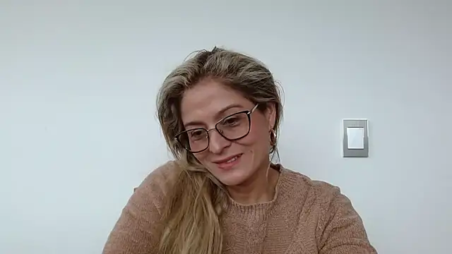 linda-mature43 online show from October 1, 4:35 pm