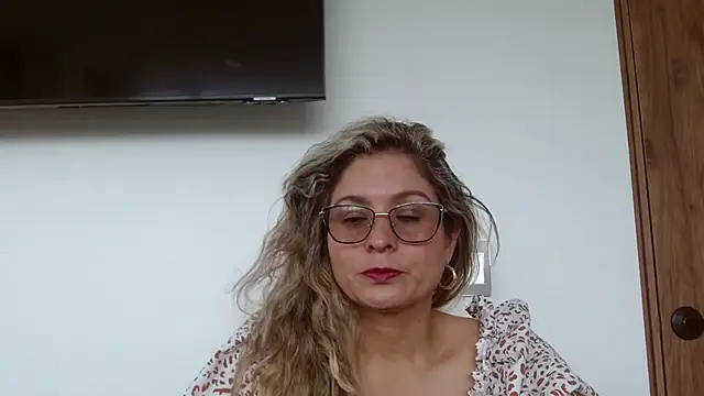 linda-mature43 online show from October 13, 4:40 pm