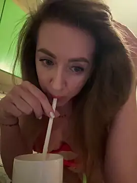 Snapshot of MarinaDiva11_74 chatting on September 27, 8:03 pm MarinaDiva11 74 online show from September 27, 8:03 pm