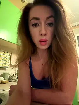 Snapshot of MarinaDiva11_74 chatting on October 11, 8:29 pm MarinaDiva11 74 online show from October 11, 8:29 pm